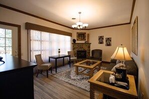 تلفزيون بشاشة مسطحة  بحجم 30-بوصة يعرض قنوات تلفزيونية باشتراك مدفوع