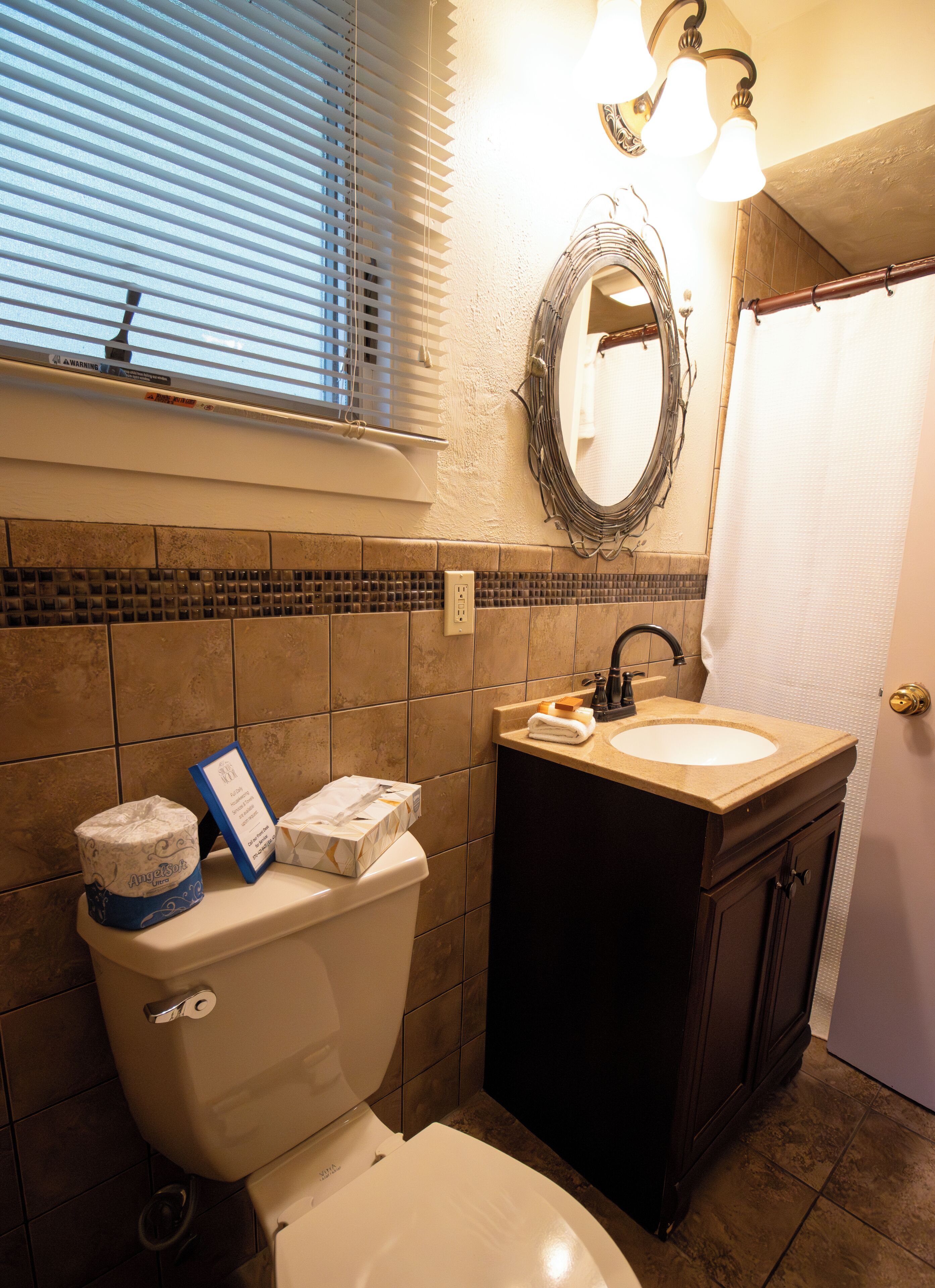 cottages 1 queen with 3/4 bath | individually decorated, individually furnished, iron/ironing board