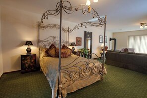 Individually decorated, individually furnished, iron/ironing board - Stroudsmoor Country Inn (Stroudsburg)