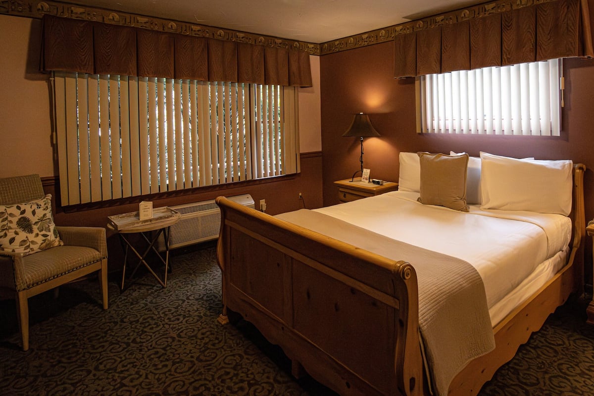 Cottages 1 Queen with 3/4 Bath | Individually decorated, individually furnished, iron/ironing board