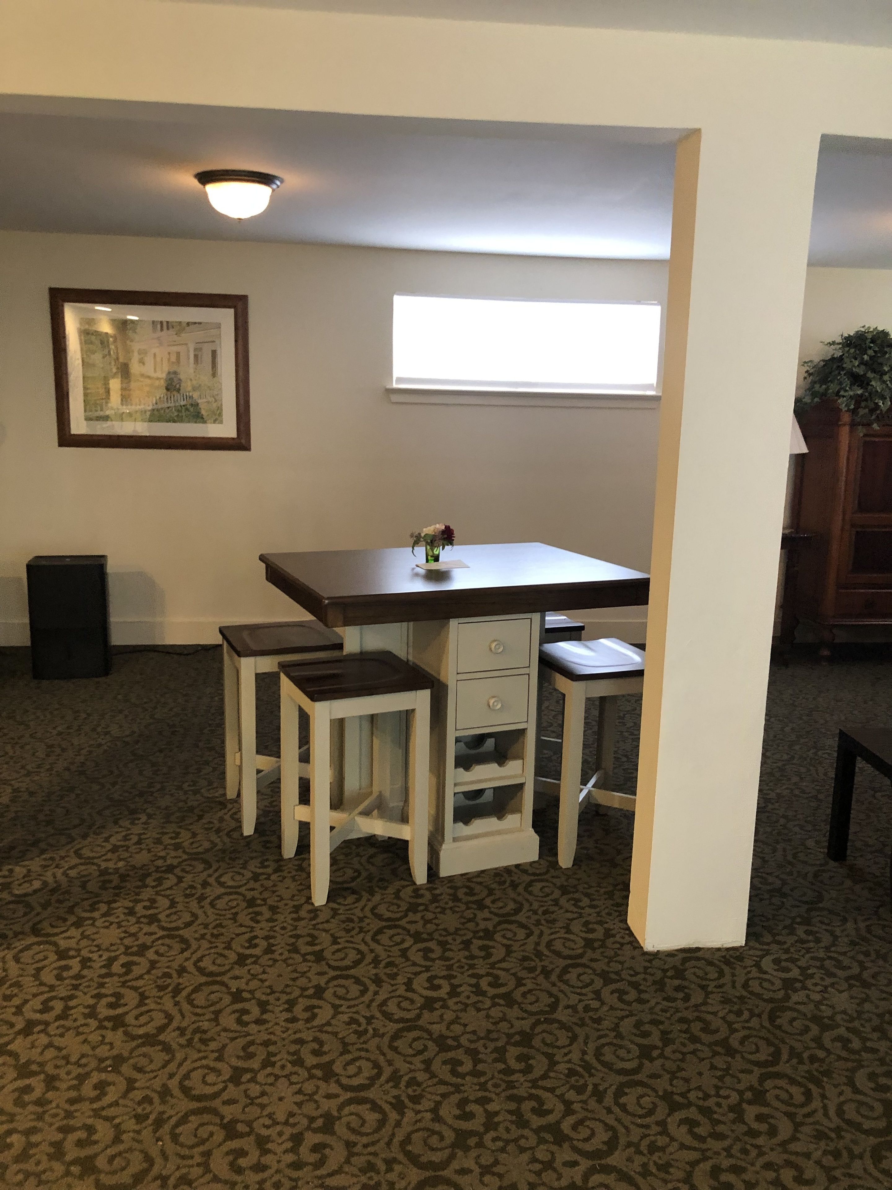 highland cottage 1 king/bdrm, 1 queen/bdrm, 1 queen sleeper with 3/4 bath | living area | tv