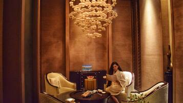 Couples treatment rooms, sauna, hot tub, steam room, body treatments