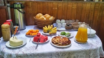 Breakfast, lunch, dinner served; Regional cuisine
