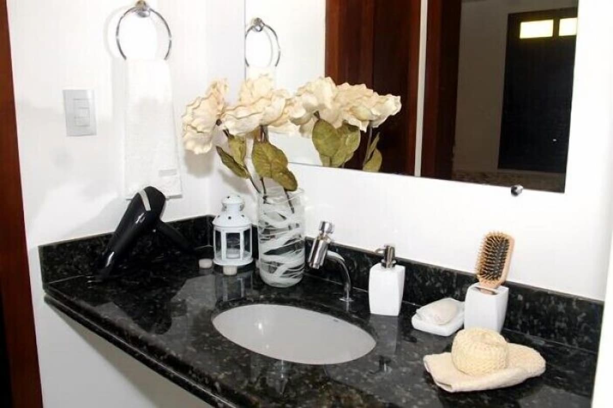 Bathroom sink