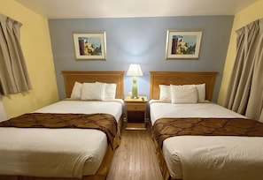 Double Room | Desk, iron/ironing board, free WiFi, bed sheets