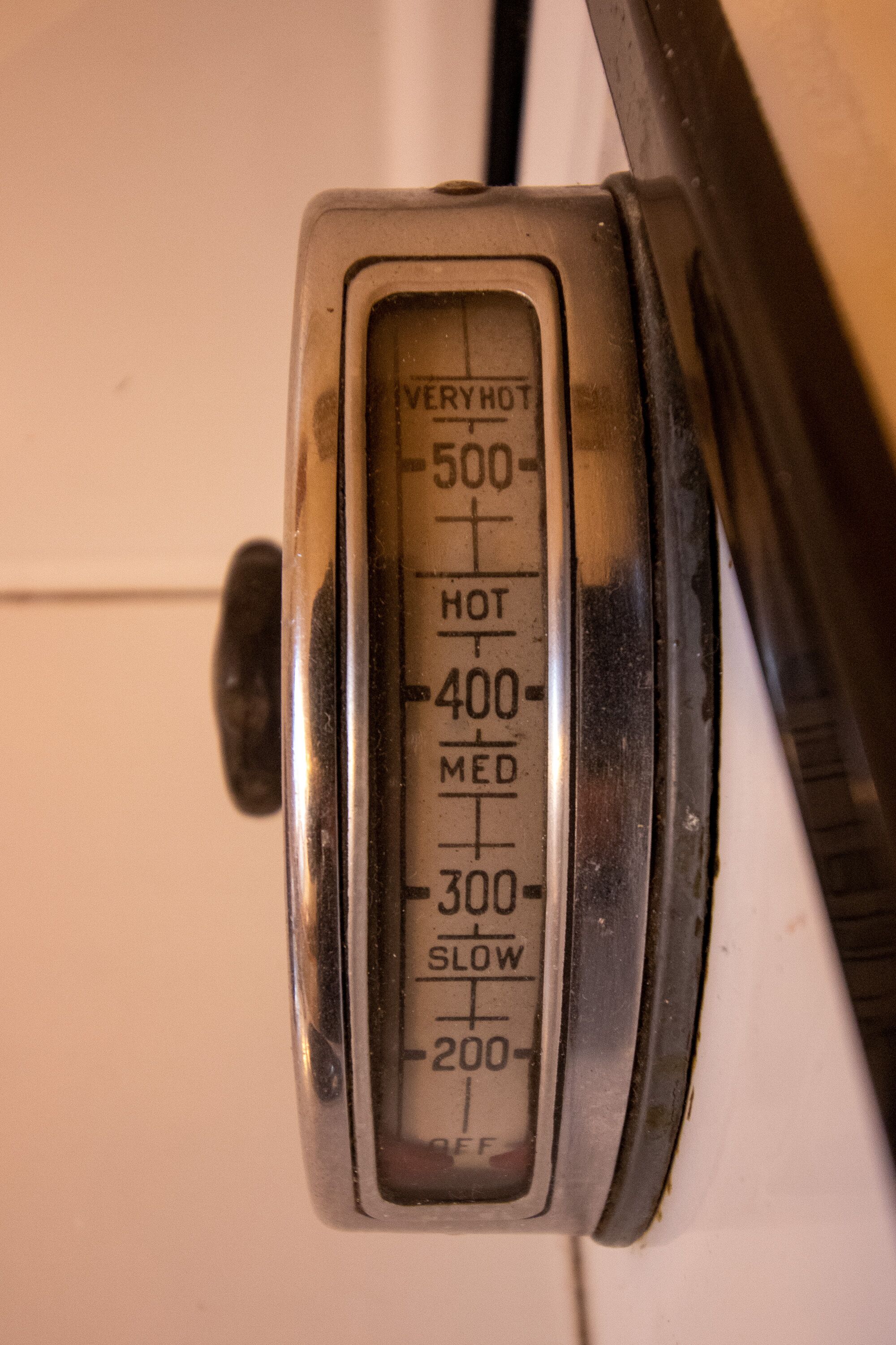 Panel de control con ajustes de temperatura desde muy alta hasta muy baja.
