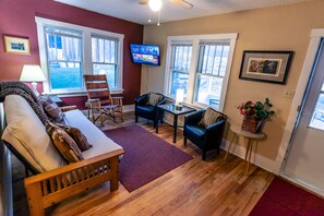 Comfort-Bungalow, 2 Schlafzimmer, zum Garten hin | Wohnbereich