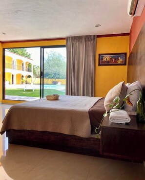 Kamar Superior, 1 Tempat Tidur King, pemandangan kolam renang | Dilengkapi dengan perabotan berbeda-beda, Wi-Fi gratis, dan seprai linen