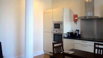 Standard Apartment, 2 Bedrooms (16 Union Terrace) | In-room dining