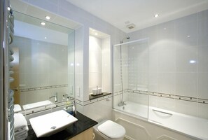 Standard-Apartment, 3 Schlafzimmer (18 Golden Square) | Badezimmer