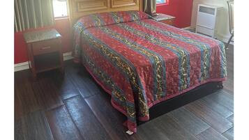 Room | Iron/ironing board, free WiFi, bed sheets