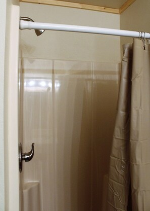 Executive Room, 2 Bedrooms, Kitchen (1 or 2 Baths) | Bathroom | Shower, towels