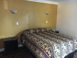 Habitaci�ón | Escritorio, wifi gratis y ropa de cama 