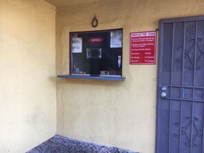 Front of property - Satellite Motel (Los Angeles)