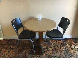 Quarto | Escrivaninha, Wi-Fi de cortesia, roupa de cama