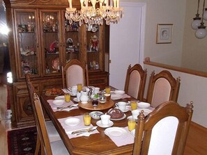 Tägliches inbegriffenes großes Frühstück