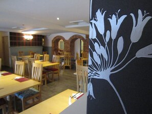 Lunch and dinner served - The Wheatsheaf (Northampton)