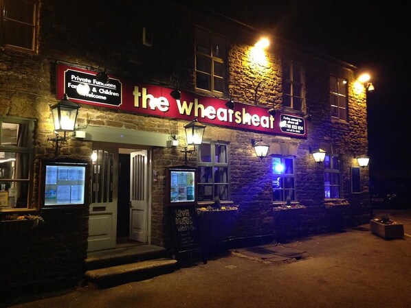 Front of property – evening/night - The Wheatsheaf (Northampton)