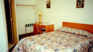 Standard Room, 1 Queen Bed | Desk - Decanter Inn (Kasilof)