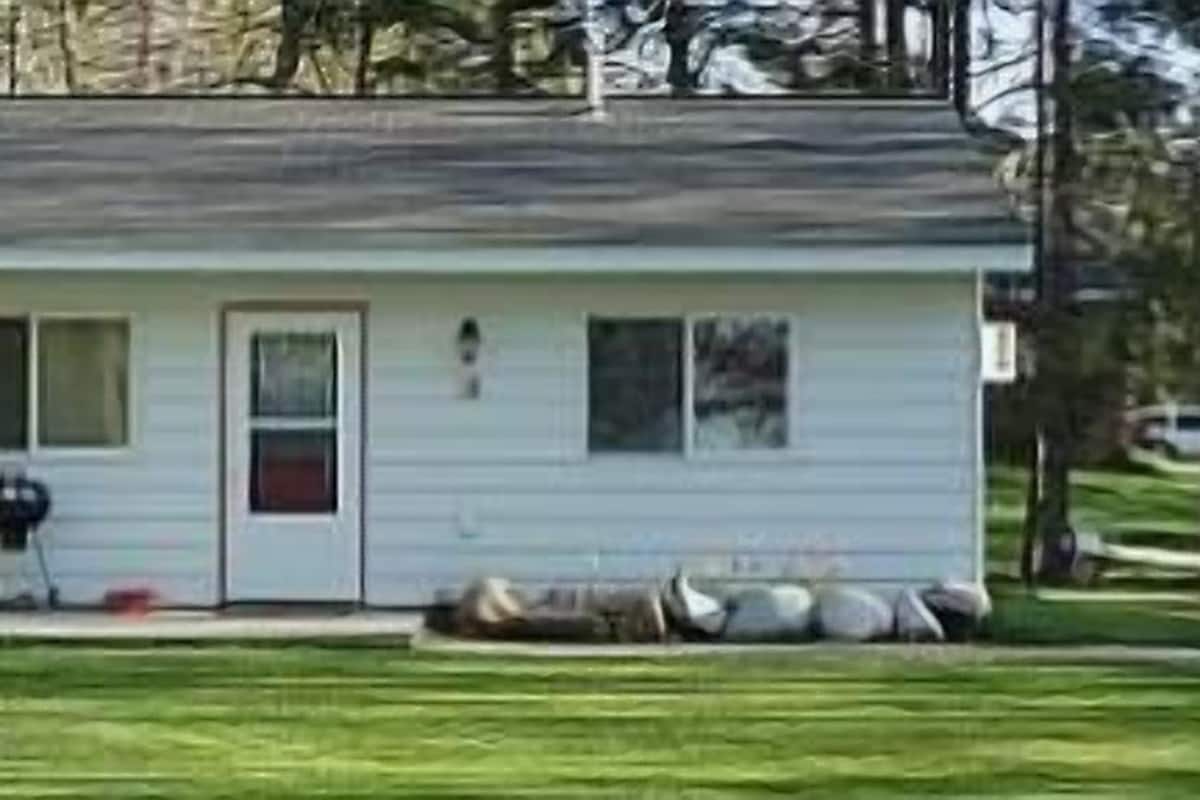 Rollaway beds, free WiFi, bed sheets
