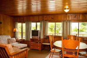Cabin, 3 Bedrooms (Cabin 5 or 15) | Living area
