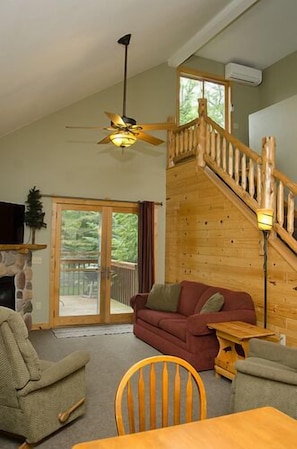 Cabin, 4 Bedrooms (Cabin 10 or 12) | Living area