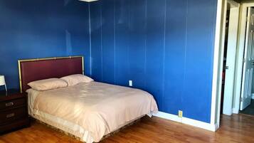 Family Suite, 2 Bedrooms, Kitchen | Down comforters, free WiFi, bed sheets