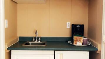 Basic Room, 1 Queen Bed | Private kitchen | Full-size fridge, microwave, coffee/tea maker, cookware/dishes/utensils