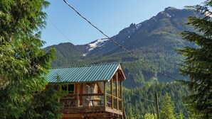 Exterior - Noah's Ark Resort (Revelstoke)