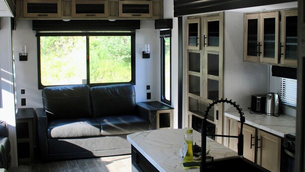 Deluxe Mobile Home | Living area - Noah's Ark Resort (Revelstoke)