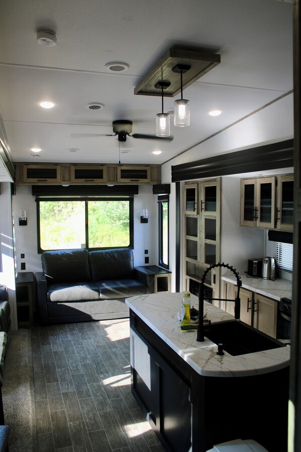 Deluxe Mobile Home | Living area