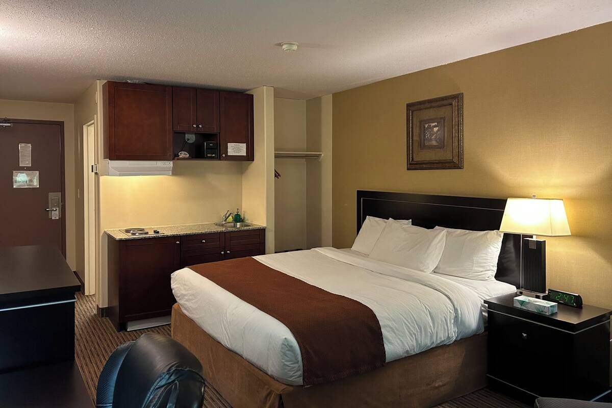 Bureau, fer et planche à repasser, Wi-Fi gratuit, draps fournis