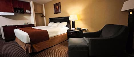 Studio, 1 King Bed | Desk, iron/ironing board, free WiFi, bed sheets