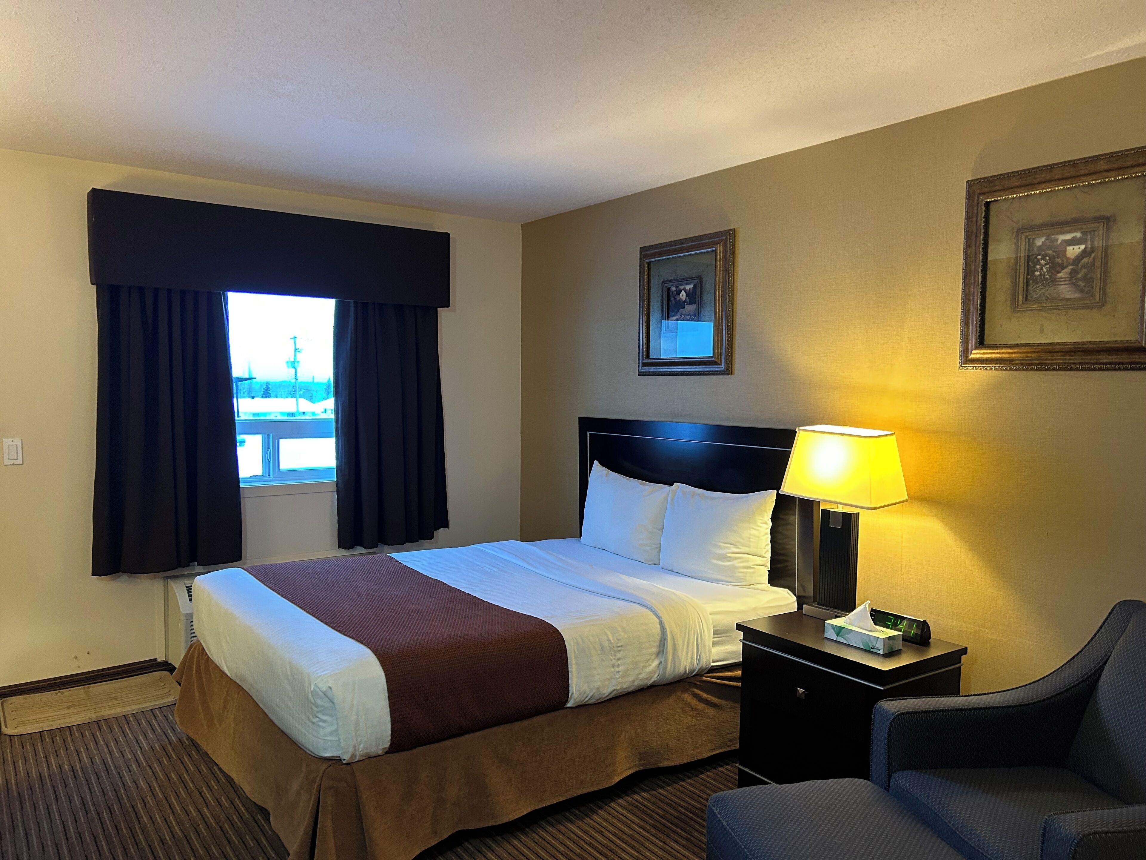 記憶棉床墊、獨特裝修、書桌、手提電腦工作空間