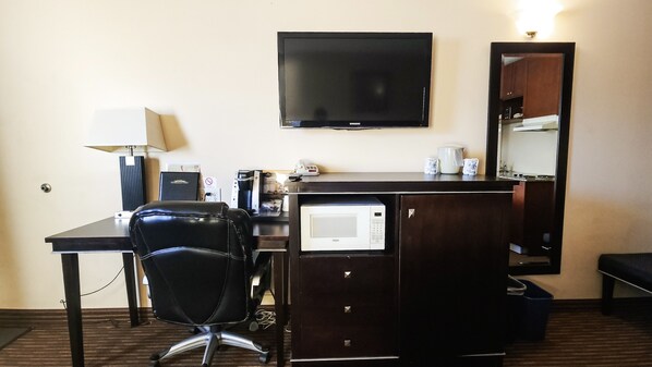 Una scrivania, ferro/asse da stiro, Wi-Fi gratuito, lenzuola