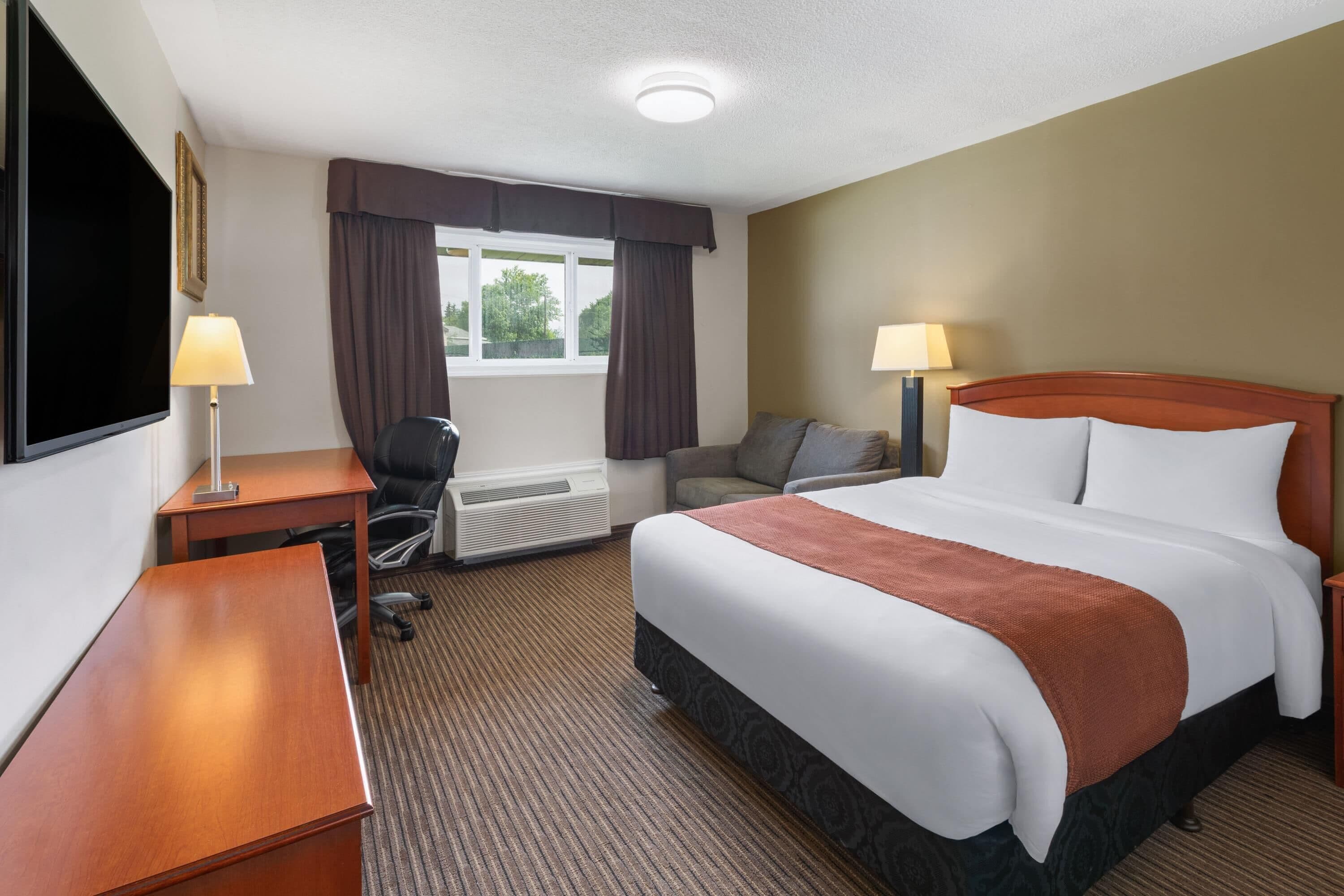 2 Queen Beds, 2-Bedroom, Suite, Non-Smoking | Colchones viscoelásticos y escritorio