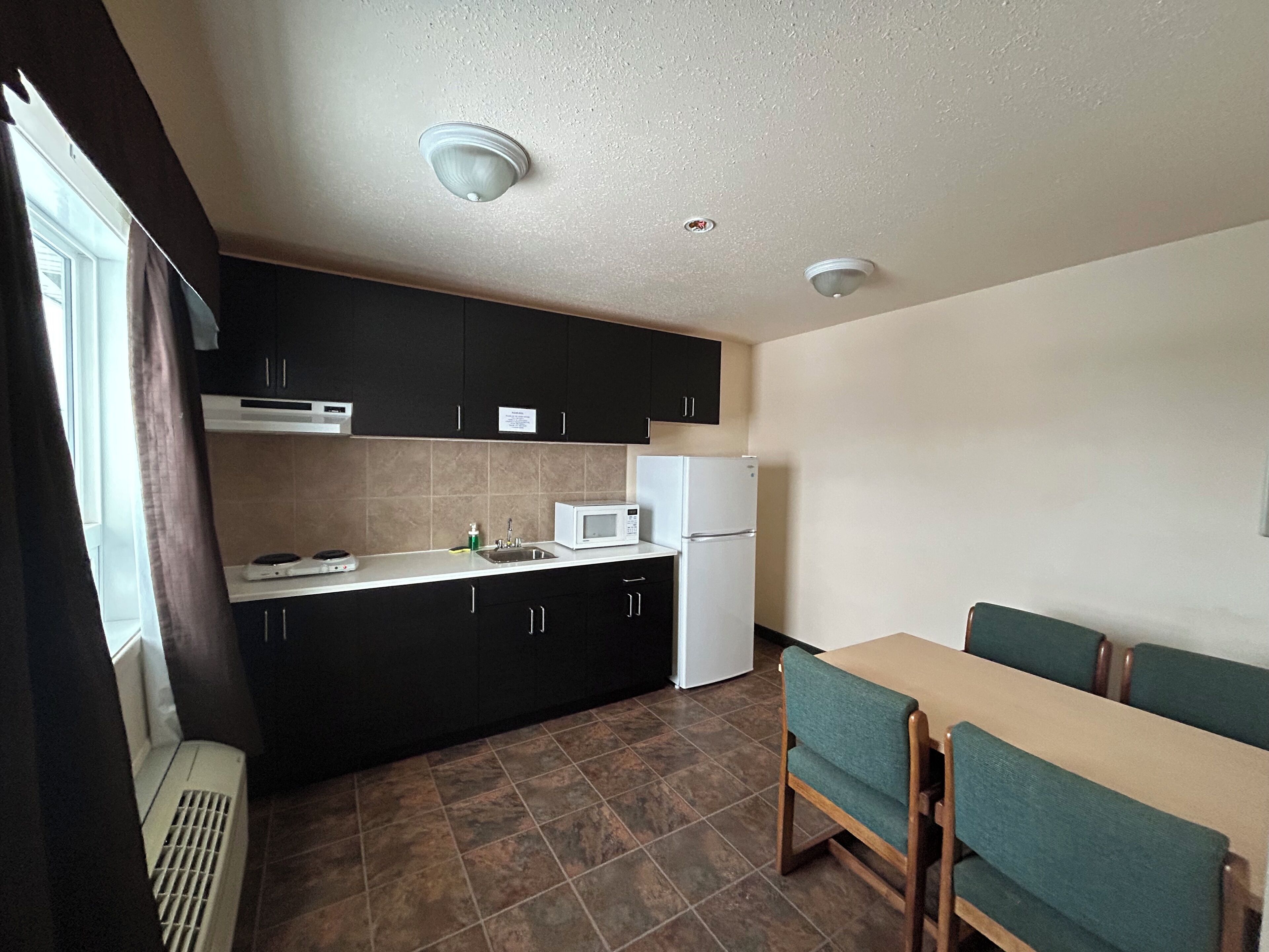 Kamer, 2 queensize bedden, niet-roken (Efficiency) | Dineren in de kamer