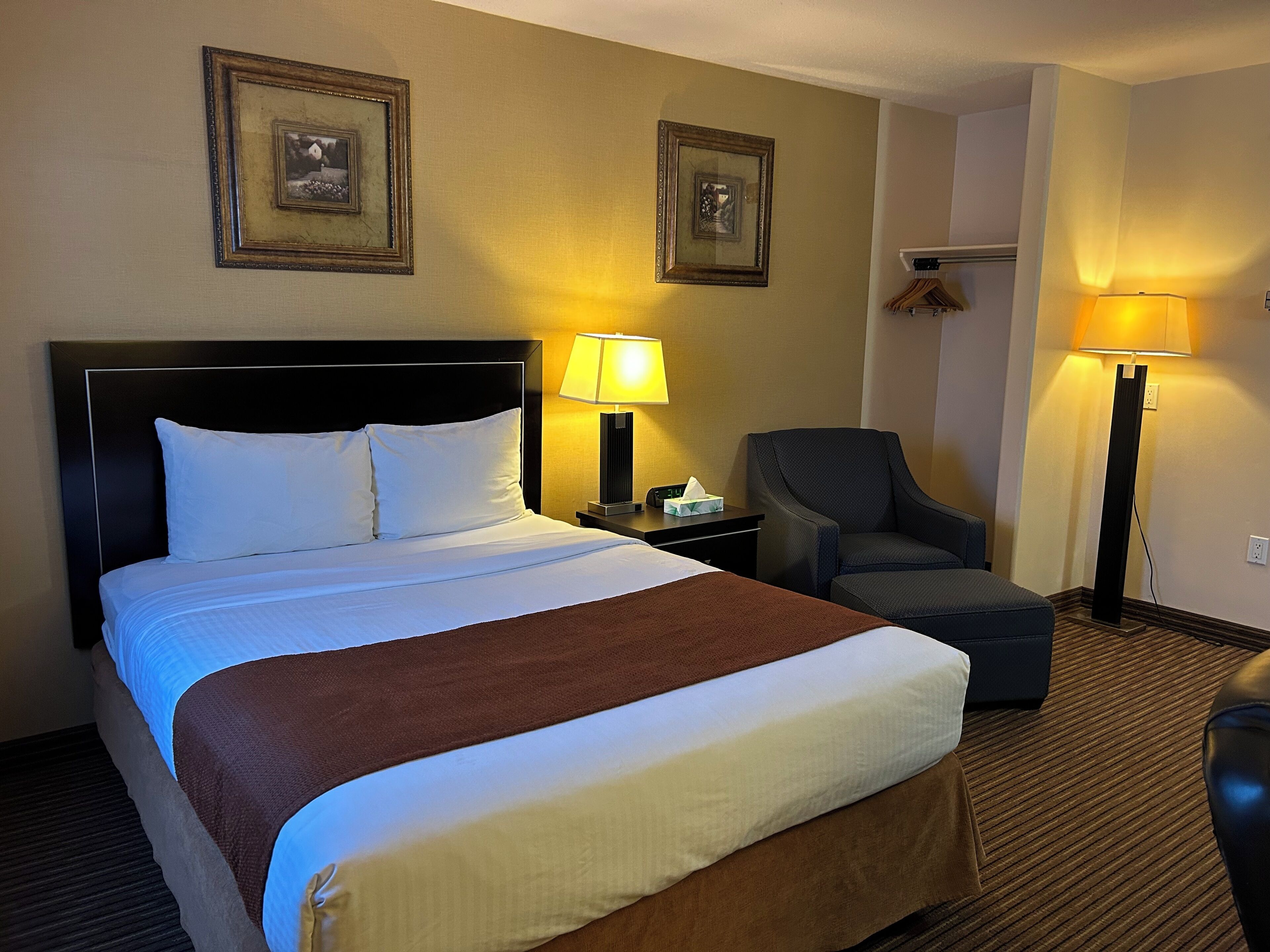 Schreibtisch, Bügeleisen/Bügelbrett, kostenloses WLAN, Bettwäsche