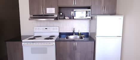 Tủ lạnh, lò vi sóng, dụng cụ pha cà phê/trà