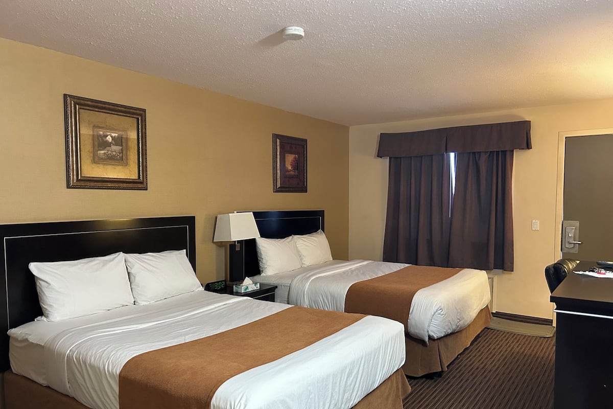 Bureau, fer et planche à repasser, Wi-Fi gratuit, draps fournis