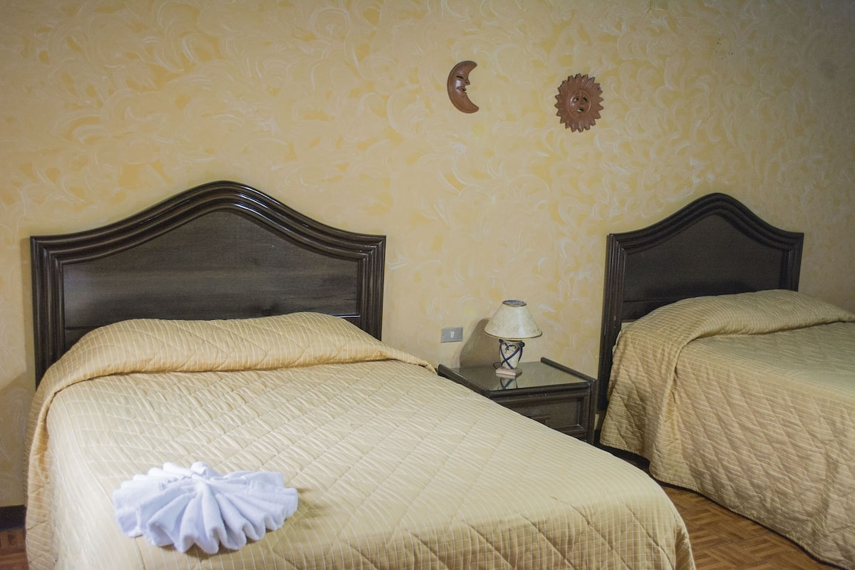 Standaard tweepersoonskamer, 2 queensize bedden | Een kluis op de kamer, gratis wifi