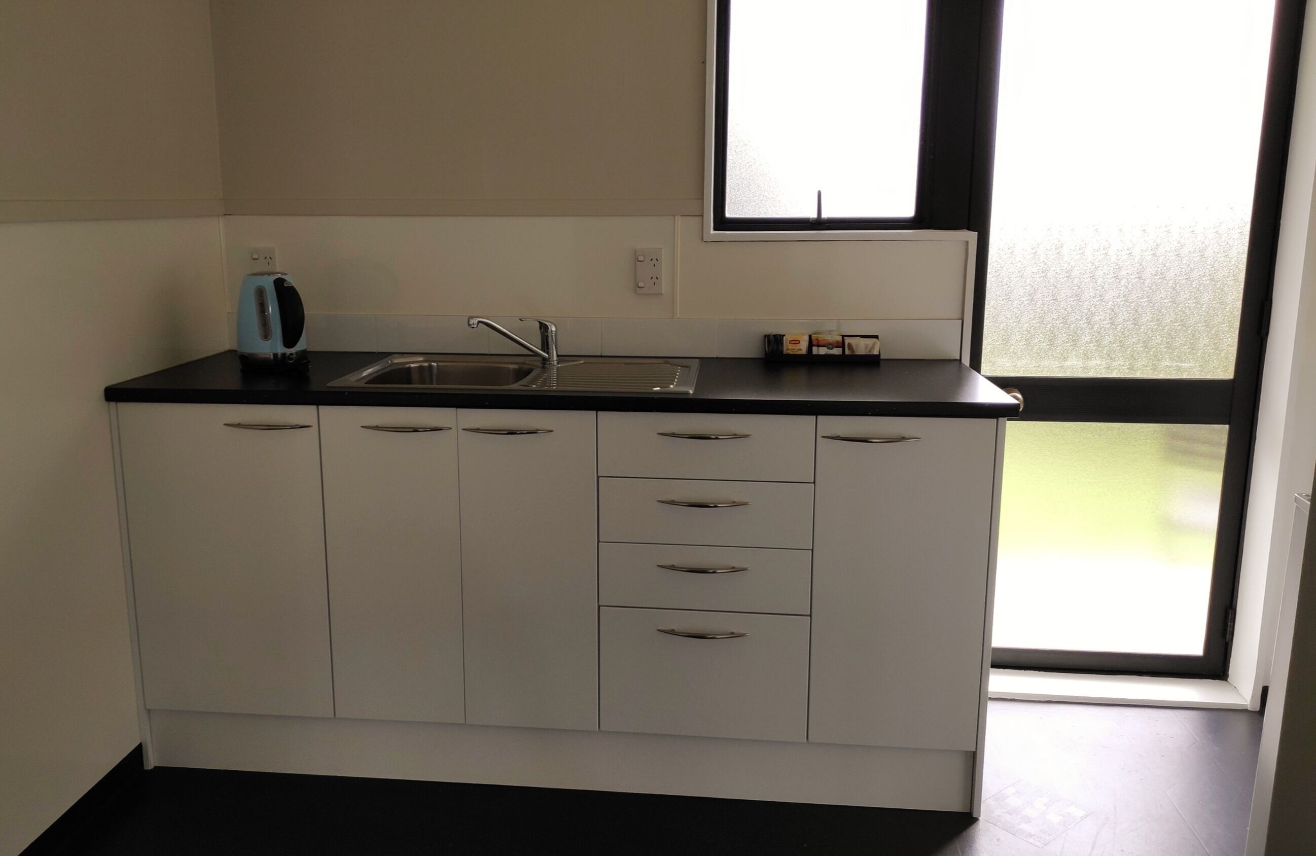 Microwave, coffee/tea maker, electric kettle