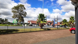 Sport court - Drury Motor Lodge (Drury)