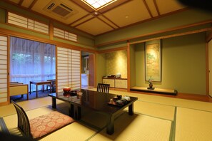 Caja de seguridad en la habitación, wifi gratis y ropa de cama