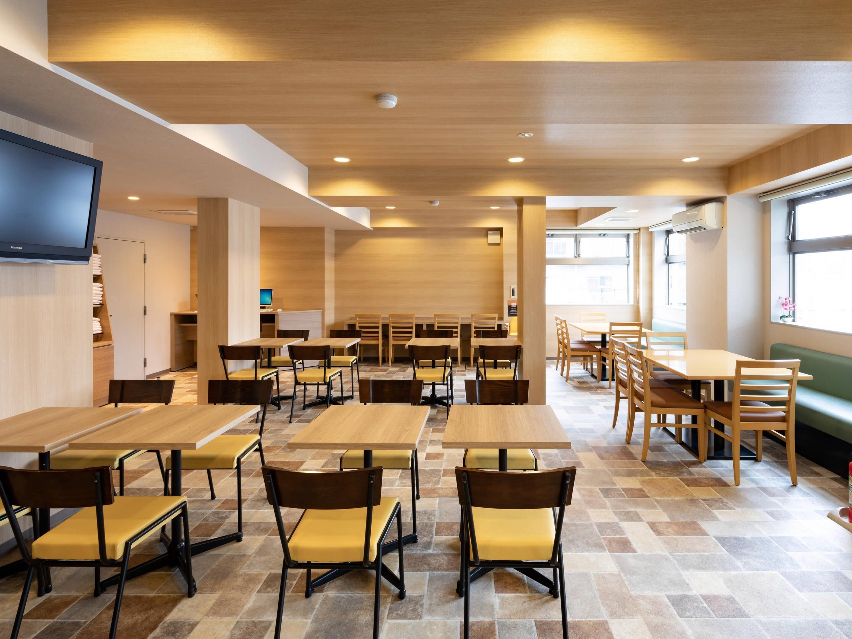 Petit déjeuner buffet (1100 JPY par personne)