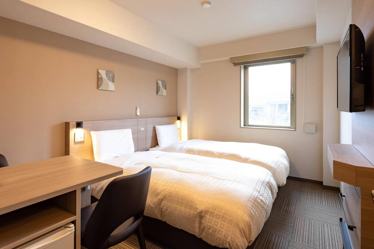 Twin Room, Non Smoking | Desk, blackout drapes, soundproofing, WiFi (free)