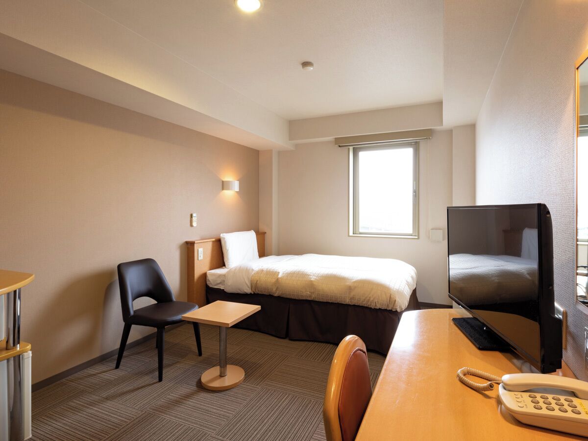 Desk, blackout curtains, soundproofing, free WiFi