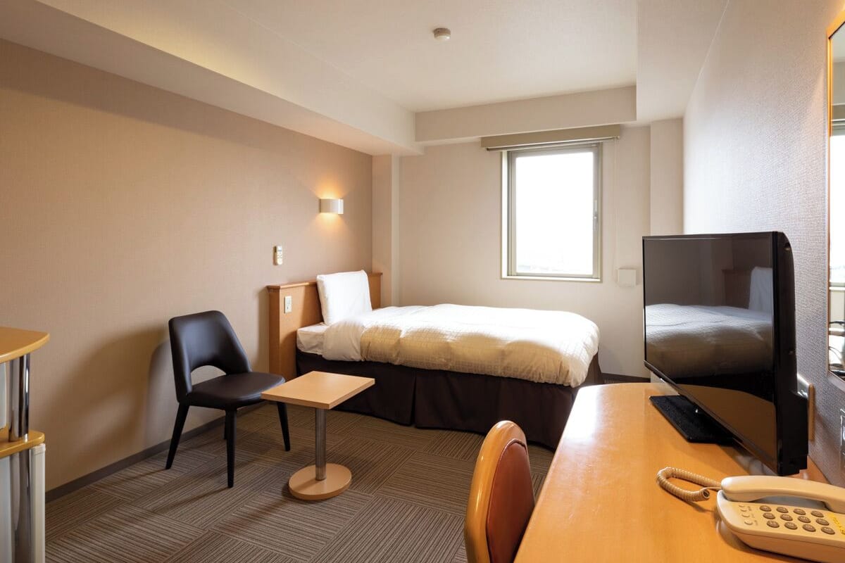 Desk, blackout drapes, soundproofing, WiFi (free)