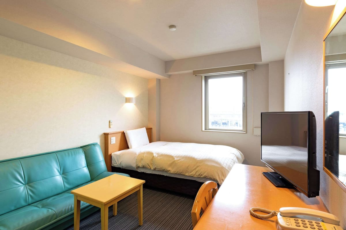 twin room, non smoking | desk, blackout curtains, soundproofing, free wifi