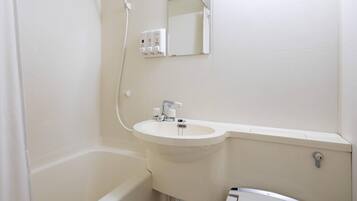 Combined shower/bathtub, deep-soaking bathtub, free toiletries